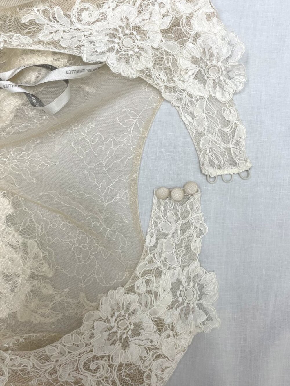 Monique Lhuillier Bliss Tiered Ballgown Wedding Dress - Picture 8 of 13